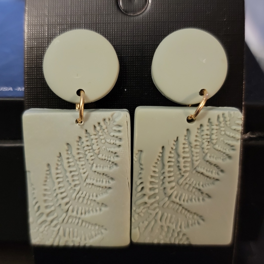 Hildie & Jo Lightweight dangle pierced earrings